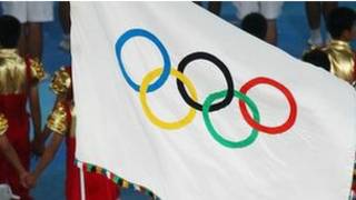 علم يحمل شعار الأولمبياد 2012