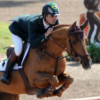 Rodrigo Pessoa durante competição recente (foto: Divulgação CBH)