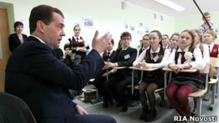 Медведев в гимназии в Челябинске
