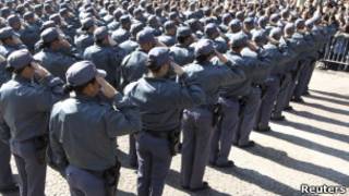Policiais militares participam de formatura em São Paulo (foto: Reuters)