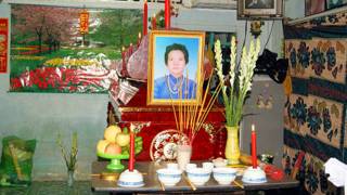 Linh cữu và di ảnh bà Đặng Thi Kim Liêng