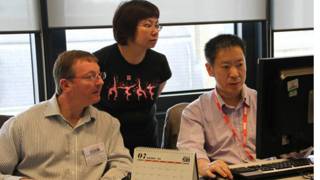 考爾·皮斯(左) BBC英倫網編輯尚清(右)