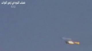 Imagem de avião sírio supostamente derrubado por rebeldes (Reuters)