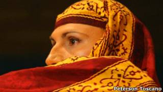 Питерсон Тоскано исполняет роль в одной из своих пьес