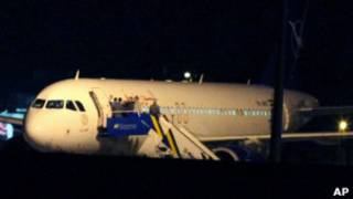 Задержанный сирийский самолет