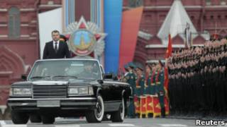 Сердюков принимает парад