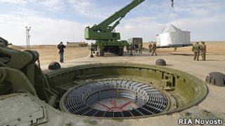 Подготовка к пуску МБР РС-18 на космодроме Байконур