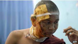 monje budista herido