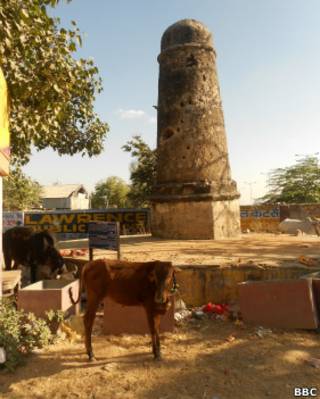 कोस मिनार