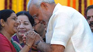 सुषमा स्वराज और जयललिता के साथ नरेन्द्र मोदी