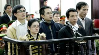 Các thanh niên Công giáo trong phiên tòa hôm 8/1