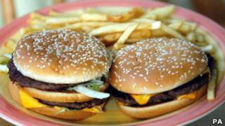 Cheeseburguer com fritas | Foto: PA