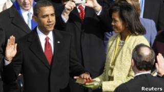 Barack Obama tomando posesión en 2009