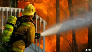 Bombero en incendio