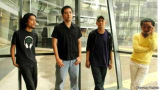 Ngaso 'selow' bersama Payung Teduh - BBC News Indonesia