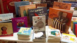 Libros infantiles en exhibición en una librería de Bogotá.