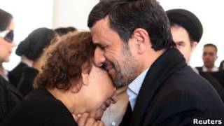 احمدی نژاد و مادر چاوز