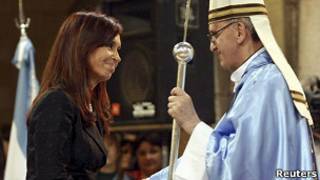 Cristina e Bergoglio em foto de arquivo (Reuters)