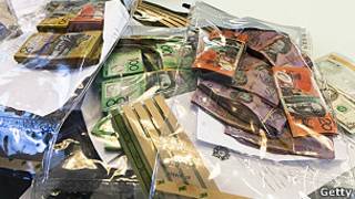 Dinero y drogas incautadas
