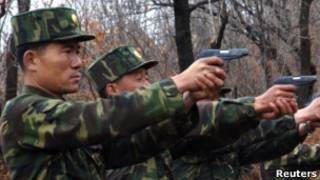 Солдаты северокорейской армии на стрельбище