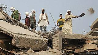 Labores de rescate en Bangladesh