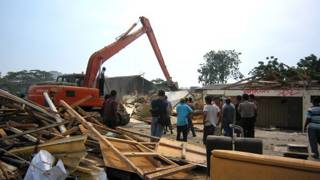 Penggusuran Waduk Pluit dimulai - BBC News Indonesia