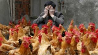Chinês cobre o rosto preocupado com contaminação | Foto: Reuters