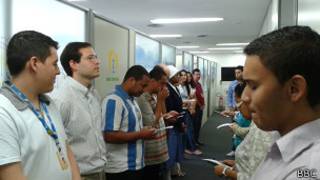 Oração em Comitê Organizador da Jornada Mundial da Juventude / Caio Quero - BBC Brasil