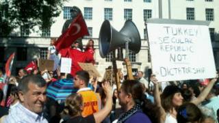 Gezi Parkı gösterilerine destek için Londra'da eylem