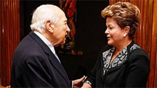 Dilma e o ex-presidente Mario Soares em Portugal (Foto: Roberto Stuckert Filho/Presidência da República)