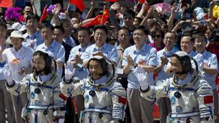 Astronautas chinos Wang Yaping, Zhang Xiaoguang and Nie Haisheng