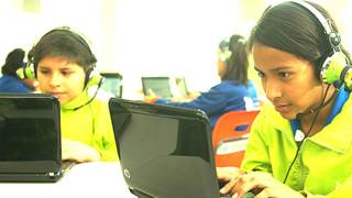 Alumnos de las escuelas Innova en Perú