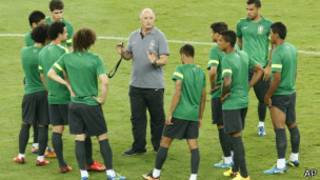 Seleção brasileira treina no Maracanã | Foto: AP