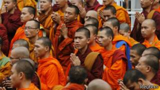 Monjes budistas
