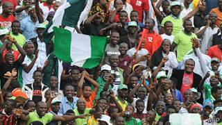 Fanáticos de fútbol en Nigeria