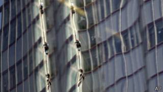 six greenpeace activist climbing the shard, ap