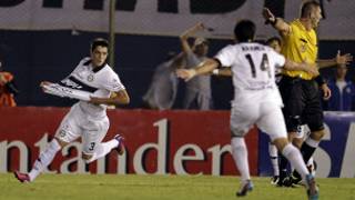 Alejandro Silva celebra el gol del partido
