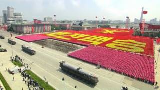 裝載導彈的朝鮮軍車通過平壤金日成廣場(27/7/2013)