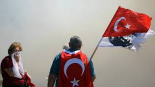 Plusieurs milliers de personnes ont manifesté près de la prison de Silivri, après le verdict.