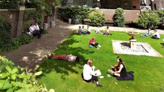 英国的夏日,算得上是浪漫有情调的