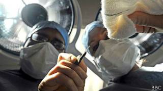 Cirurgia (Arquivo/BBC)