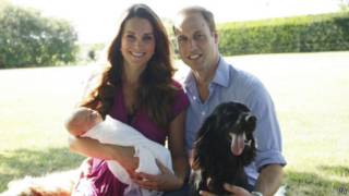 Kate, William e o príncipe George. Foto oficial