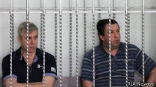 Василий Крутько и Виктр Жданов в клетке