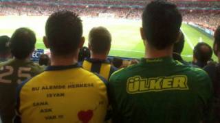Arsenal stadındaki Fenerbahçe taraftarları
