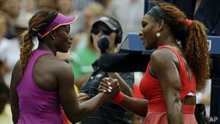 Sloane Stephens felicita a Serena Williams