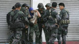 Một chiến binh của MNLF bị bắt giữ