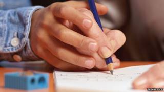 Zurdo aprendiendo a escribir