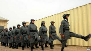 अफगानिस्तान में महिला पुलिस कर्मी