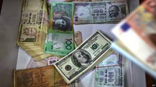 हाल के दिनों में डॉलर के मुकाबले रुपए की कीमत में बहुत गिरावट देखने को मिली है