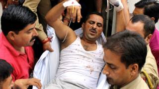 हीरानगर पुलिस थाने पर हुए चरमपंथी हमले में घायल पुलिसकर्मी